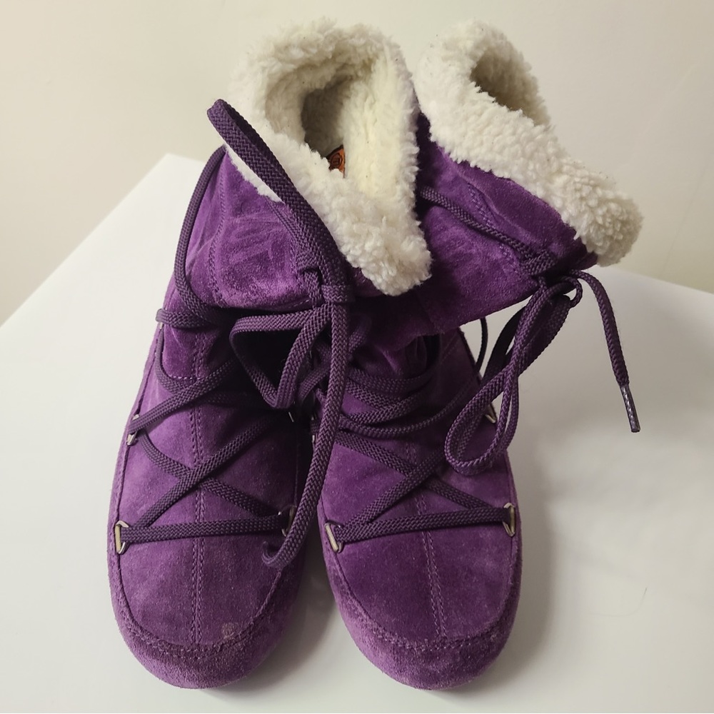 Brand new never worn Iconic MOONBOOT